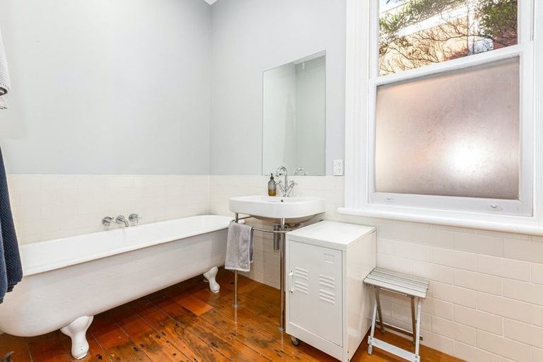 Photo of property in 13 Tinakori Road, Thorndon, Wellington, 6011