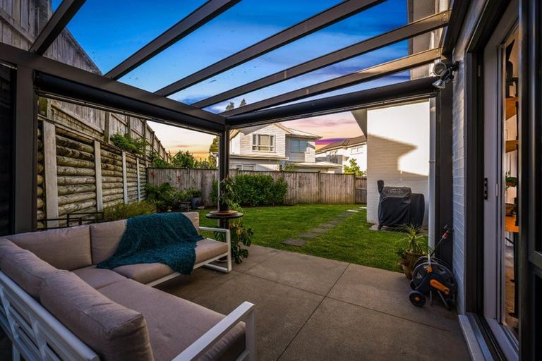 Photo of property in 22 William Wallbank Crescent, Swanson, Auckland, 0614