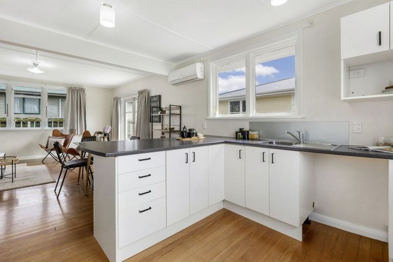 Photo of property in 2a Taupiri Crescent, Titahi Bay, Porirua, 5022