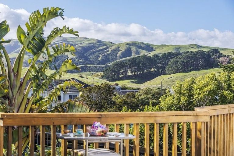 Photo of property in 78 Grays Road, Camborne, Porirua, 5026