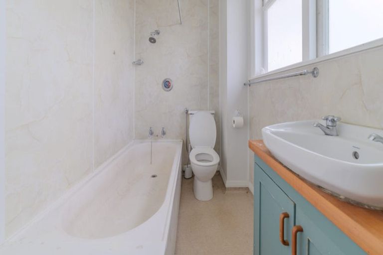 Photo of property in 72b Arimu Road, Papakura, 2110
