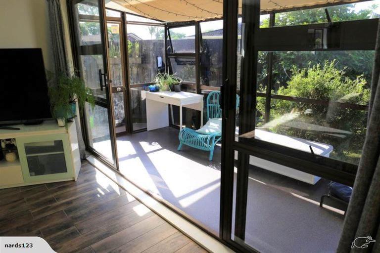 Photo of property in 2/4 Lionel Sharp Place, Pukekohe, 2120