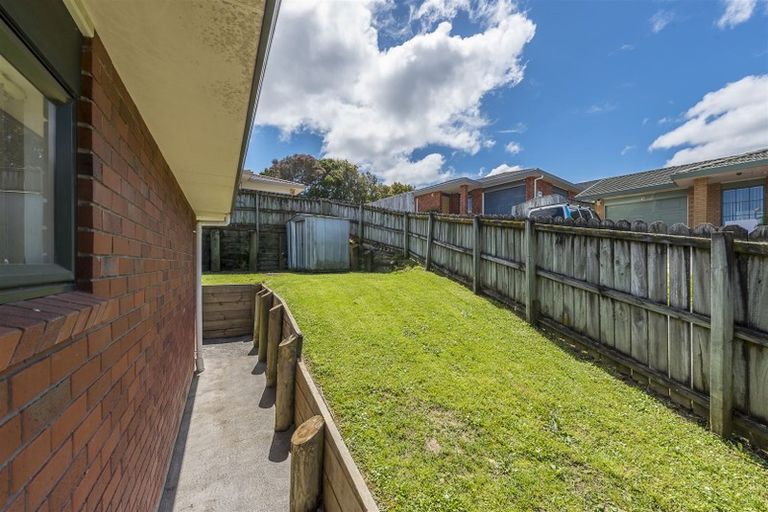 Photo of property in 30 Ginders Drive, Massey, Auckland, 0614