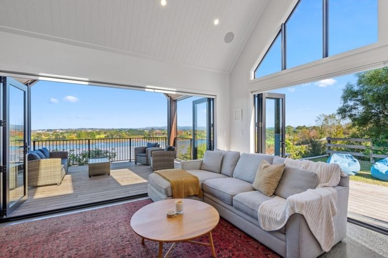 Photo of property in 31 James Paige Lane, Riverhead, 0793