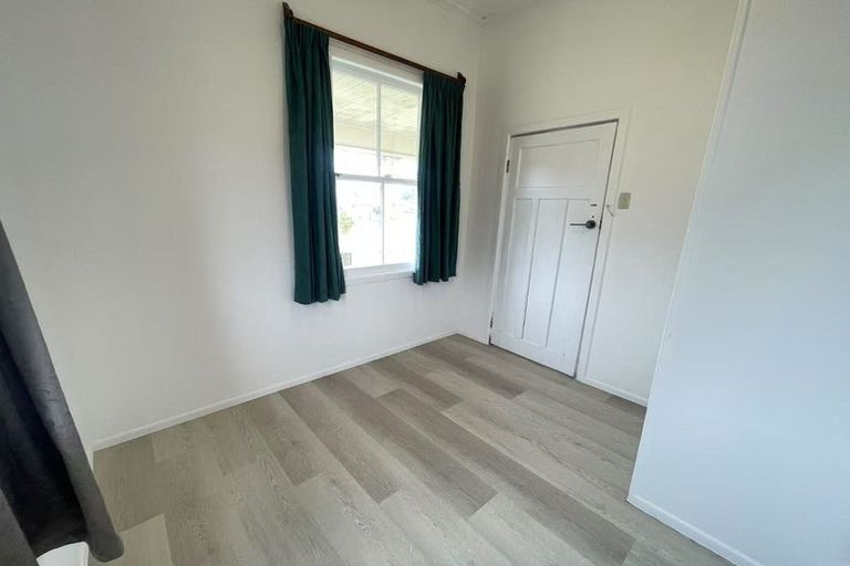 Photo of property in 7 Croydon Road, New Lynn, Auckland, 0600