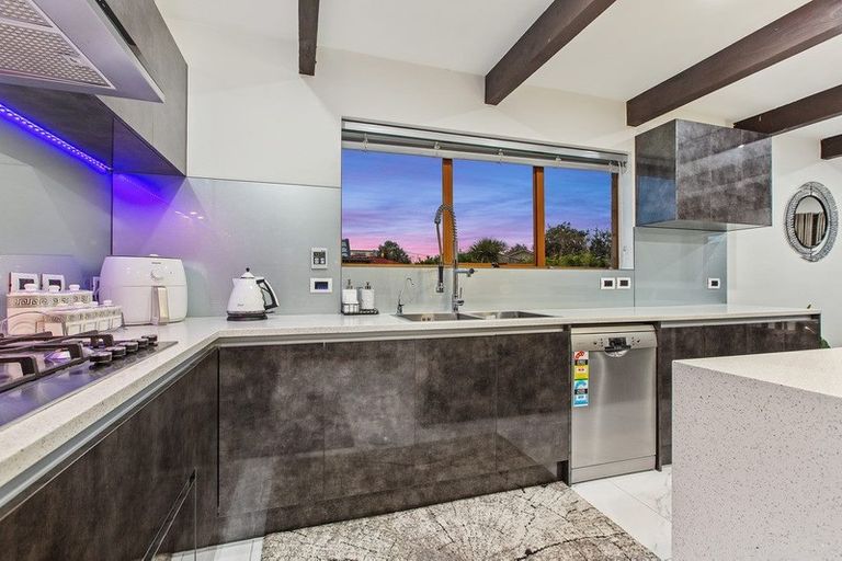 Photo of property in 18 Kohinoor Avenue, Mangere, Auckland, 2022