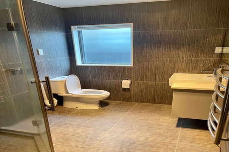 Photo of property in 43 Renata Crescent, Te Atatu Peninsula, Auckland, 0610