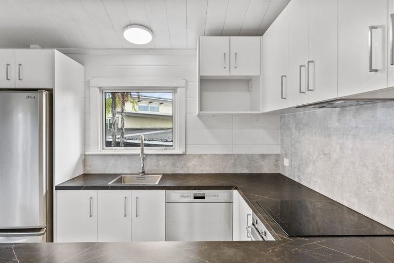 Photo of property in 16 Te Hatepe Avenue, Taupo, 3330