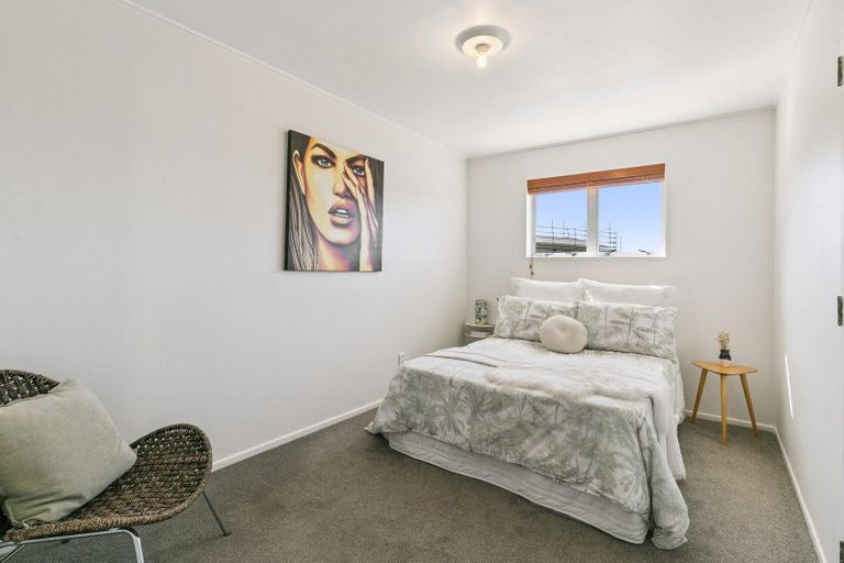 Photo of property in 5 Waitaha Way, Houghton Bay, Wellington, 6023