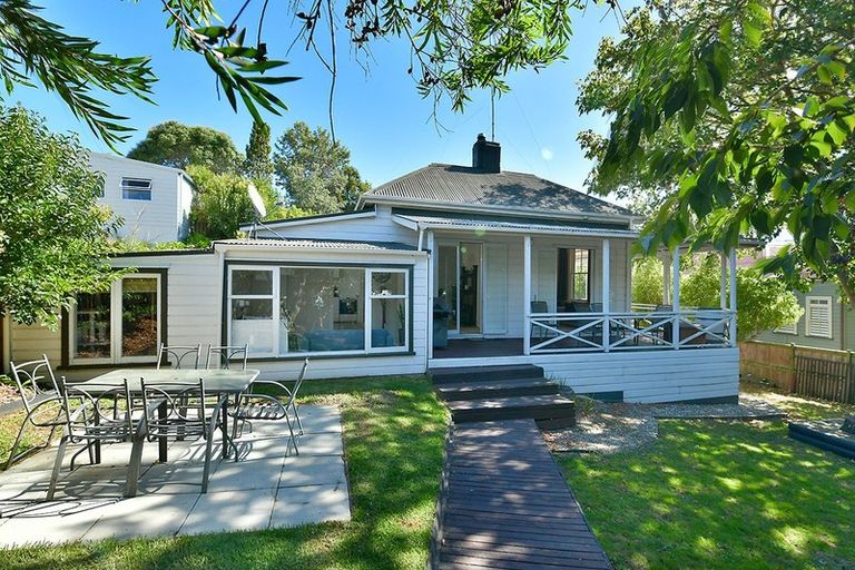 Photo of property in 1 Garfield Road, Helensville, 0800