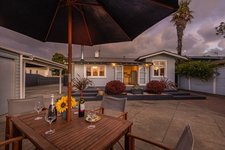 Photo of property in 143 Featherston Street, Palmerston North, 4410