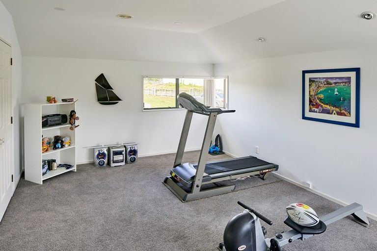 Photo of property in 30 Molyneux Close, Whitby, Porirua, 5024