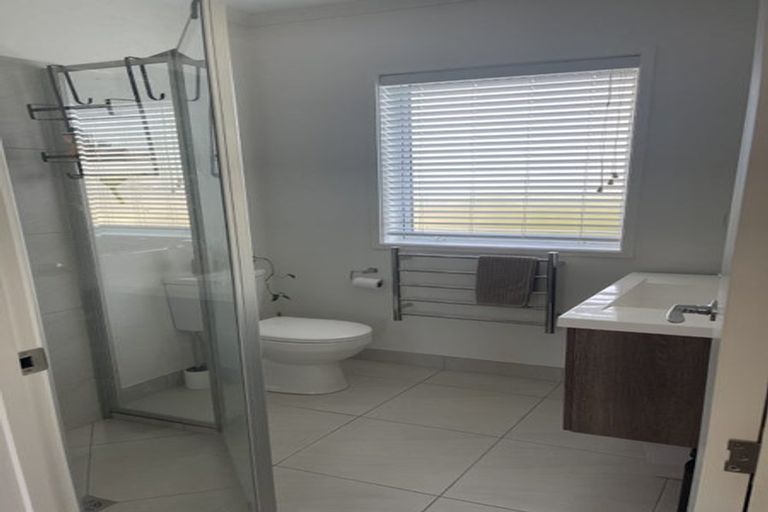 Photo of property in 16 Leebank Crescent, Riverhead, 0820