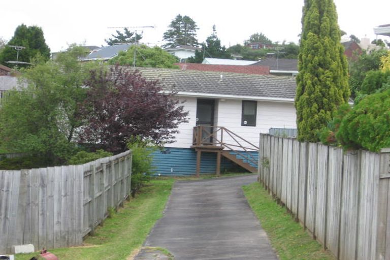 Photo of property in 2/14 Thalia Place, Totara Vale, Auckland, 0629