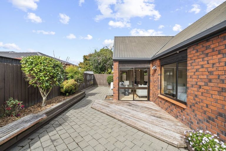 Photo of property in 2/8 Cricklewood Place, Avonhead, Christchurch, 8042