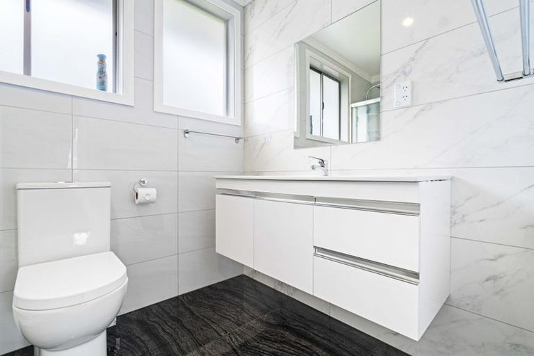 Photo of property in 2 Muir Avenue, Mangere Bridge, Auckland, 2022