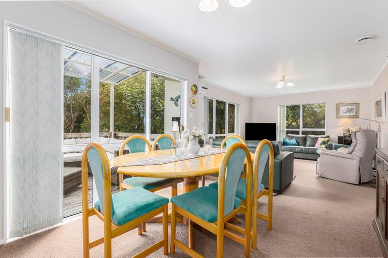 Photo of property in 21 Saunders Close, Whitby, Porirua, 5024