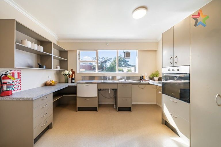 Photo of property in 3 Waddington Drive, Naenae, Lower Hutt, 5011