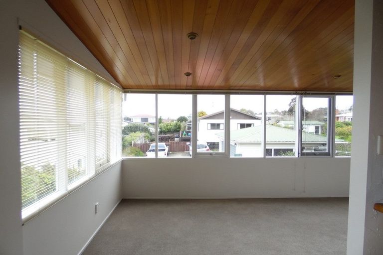 Photo of property in 20 Bridge Avenue, Te Atatu South, Auckland, 0610