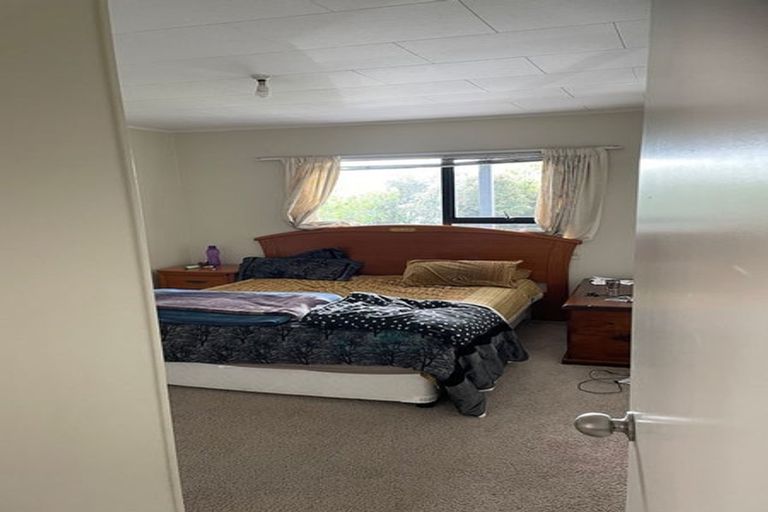 Photo of property in 30 Santiago Crescent, Unsworth Heights, Auckland, 0632