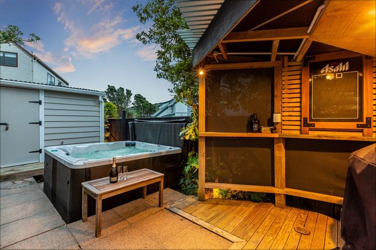 Photo of property in 1 Underwood Way, Churton Park, Wellington, 6037