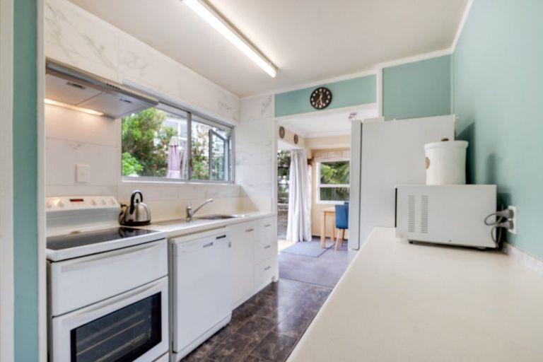 Photo of property in 15 Robbies Road, Shelly Park, Auckland, 2014