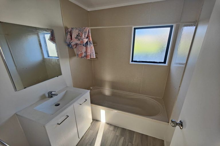 Photo of property in 77 Massey Street, Frankton, Hamilton, 3204