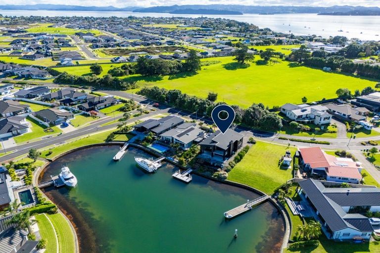 Photo of property in 25 Waitemata Drive, One Tree Point, 0118