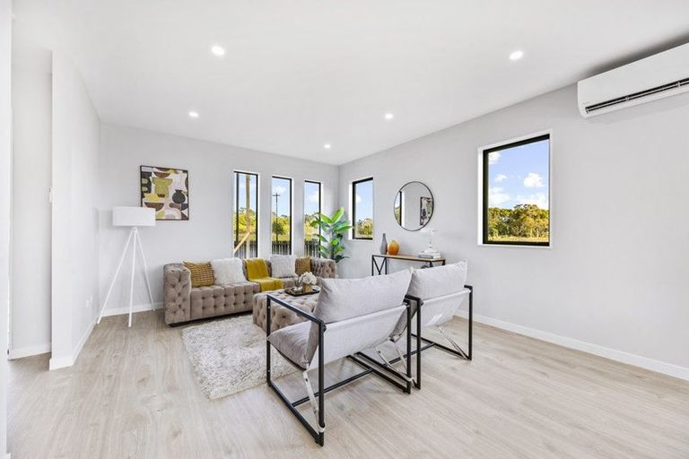 Photo of property in 63 Mcindoe Road, Kumeu, 0810