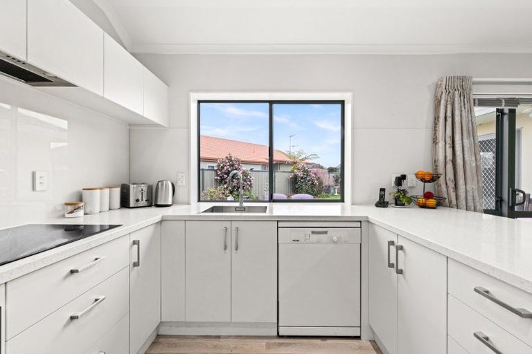 Photo of property in 18 Claridge Place, Taradale, Napier, 4112
