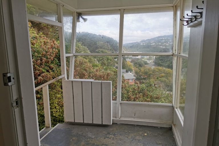 Photo of property in 88 Newlands Road, Newlands, Wellington, 6037