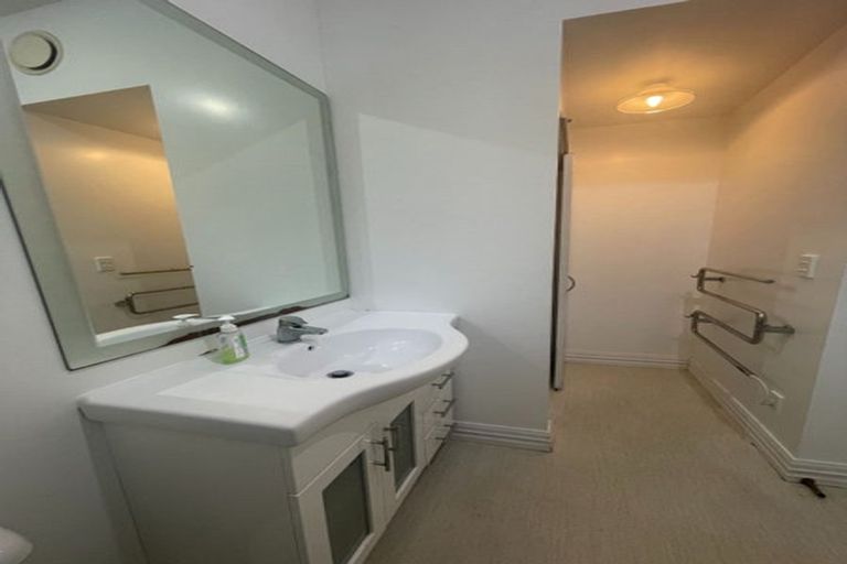 Photo of property in 152 Kelburn Parade, Kelburn, Wellington, 6012