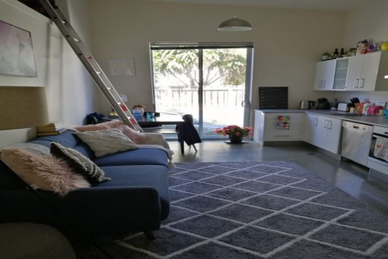 Photo of property in 25u1 Home Street, Mount Victoria, Wellington, 6011