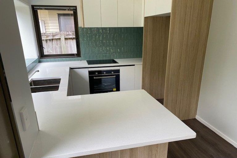 Photo of property in 2/12 Bradbury Road, Botany Downs, Auckland, 2010