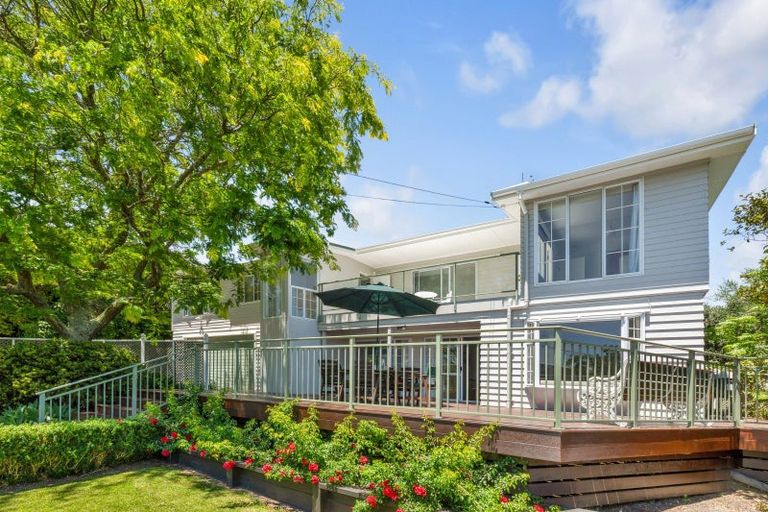 Photo of property in 4 Liston Crescent, Cockle Bay, Auckland, 2014