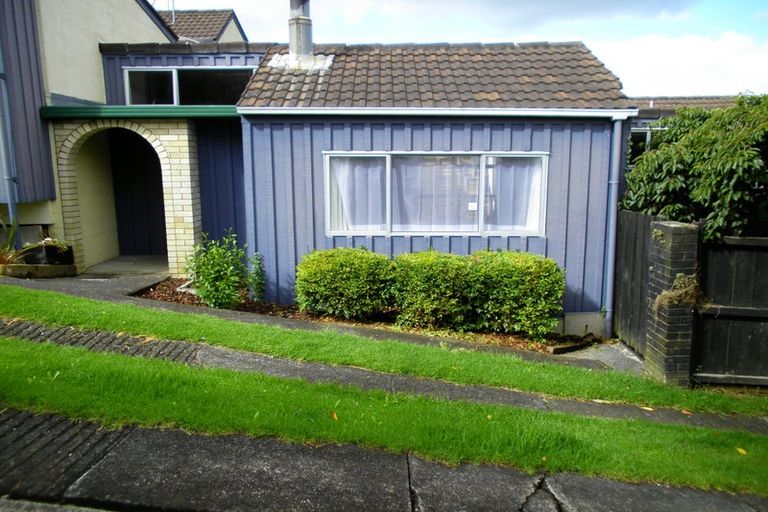 Photo of property in 21 Howard Road, Northcote, Auckland, 0627