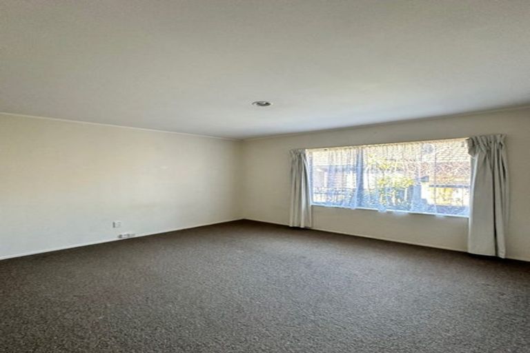 Photo of property in 1/5 Saint Leger Crescent, Huntington Park, Auckland, 2013