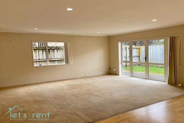 Photo of property in 9 Maypark Crescent, Flat Bush, Auckland, 2016