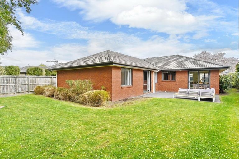 Photo of property in 11 Parkside Crescent, Northwood, Christchurch, 8051