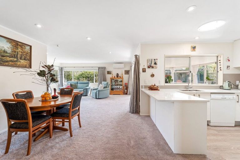 Photo of property in 39 Lakeside Drive, Orewa, 0931