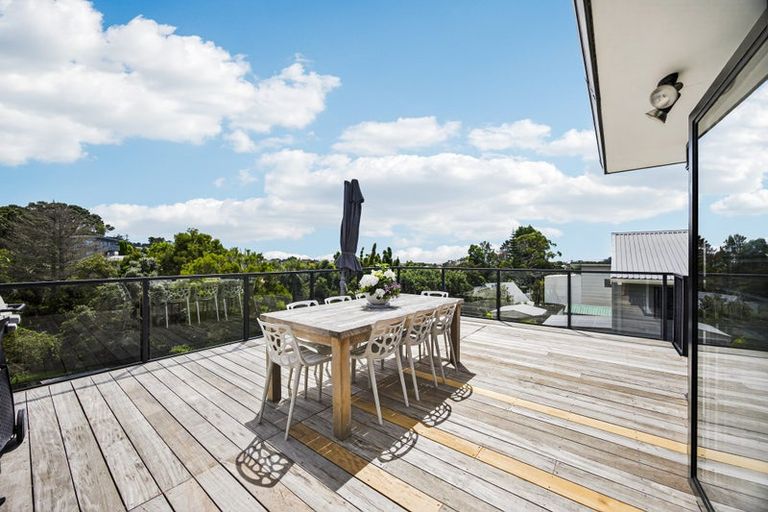 Photo of property in 38 Elliston Crescent, Stanmore Bay, Whangaparaoa, 0932