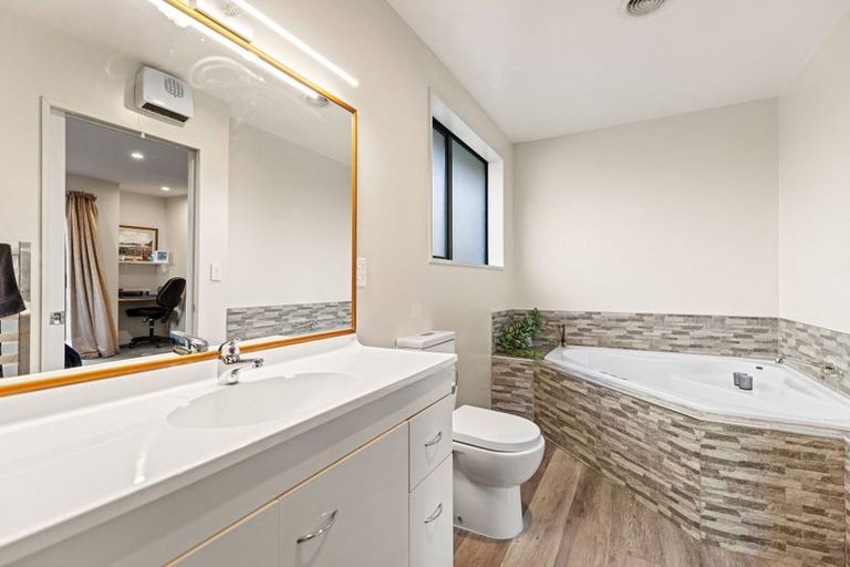 Photo of property in 10 Courtfield Close, Parklands, Christchurch, 8083