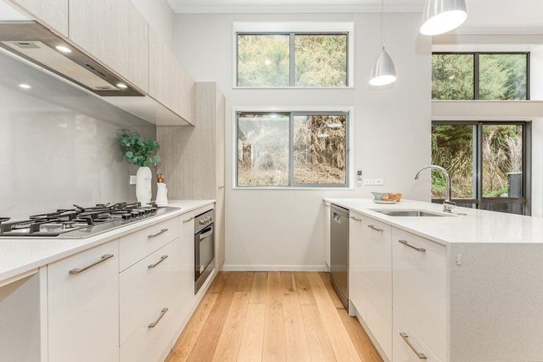 Photo of property in 5 Pacific View, Whitby, Porirua, 5024