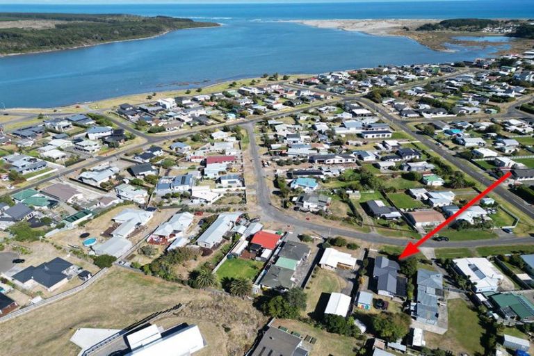 Photo of property in 4 Andresen Street, Foxton Beach, Foxton, 4815