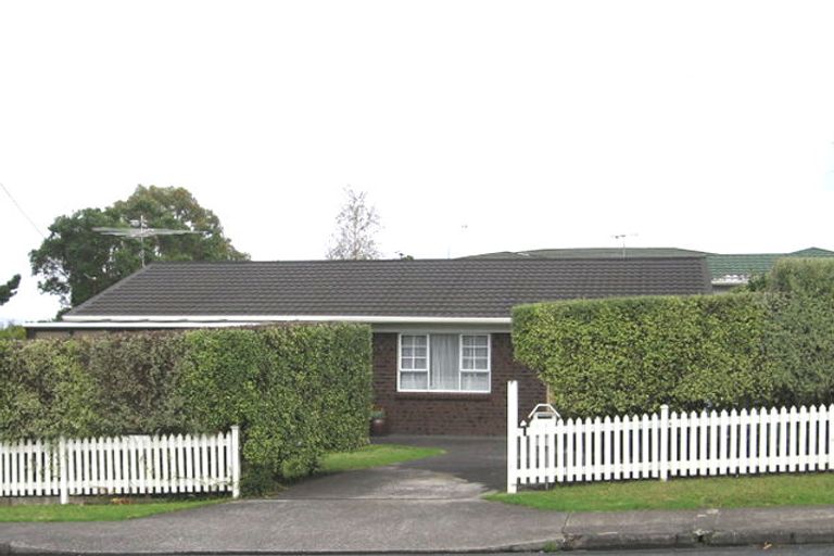 Photo of property in 1 Colwill Road, Massey, Auckland, 0614