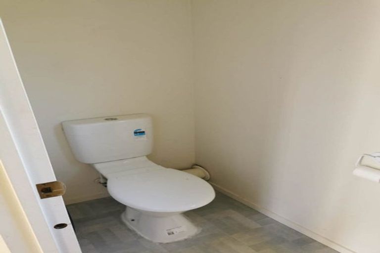 Photo of property in 1/66 Pupuke Road, Hillcrest, Auckland, 0627