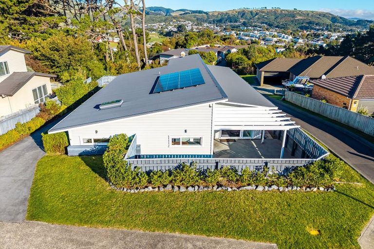 Photo of property in 21 Tasman Close, Aotea, Porirua, 5024