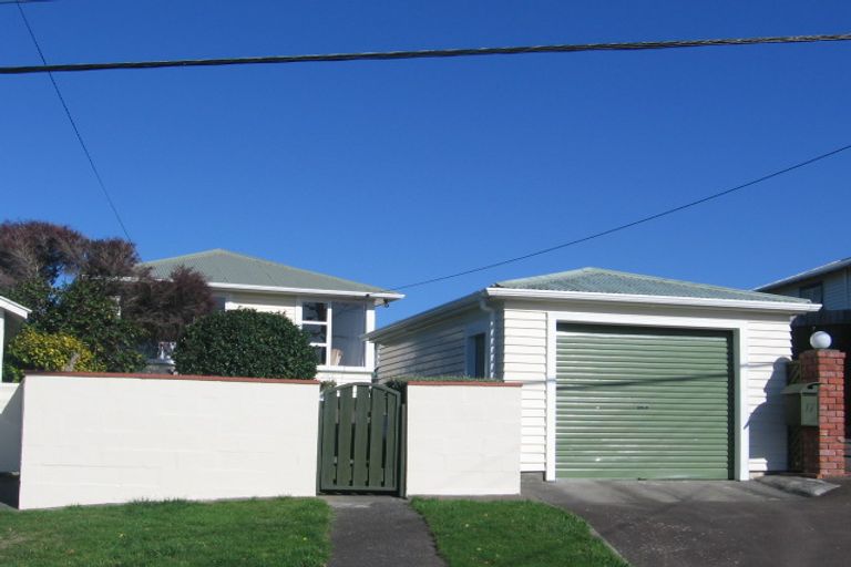 Photo of property in 17 Clifford Road, Johnsonville, Wellington, 6037