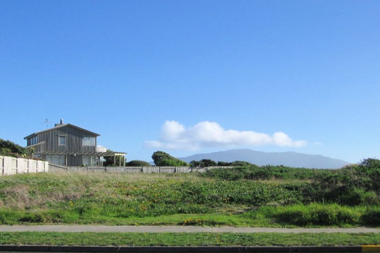 Photo of property in 5 Olliver Grove, Waikanae Beach, Waikanae, 5036