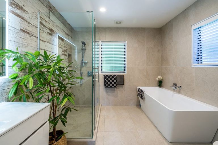 Photo of property in 22 Hebe Place, Birkenhead, Auckland, 0626